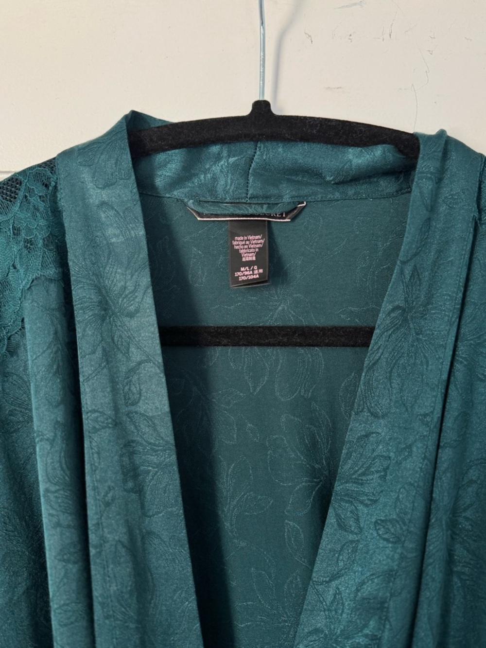 Victorias Secret Short Robe - Picture 6 of 8